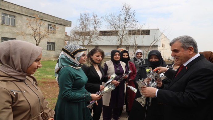 BAŞKAN BEYAZGÜL, KADIN İŞÇİLERİN 8 MART DÜNYA KADINLAR GÜNÜNÜ KUTLADI