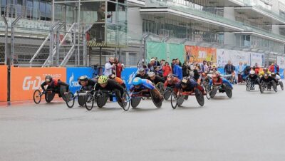При поддержке «Единой России» на трассе «Сочи Автодром» состоялся Международный полумарафон на спортивных колясках