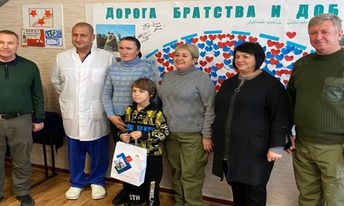 Сторонники «Единой России» в Волгоградской области подарили ребёнку из ЛНР слуховой аппарат